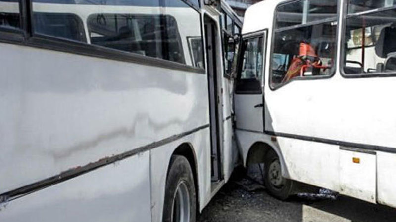 Bakıda iki avtobus və minik avtomobili toqquşdu (FOTO)