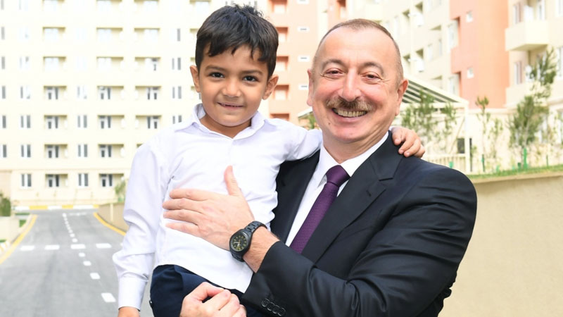 İlham Əliyevin uşaqlarla maraqlı FOTOLARI