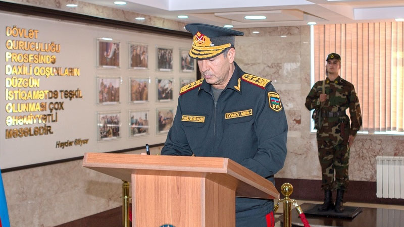 Vilayət Eyvazov yol polisinin iş rejimini dəyişdi, 10 nəfəri işdən çıxardı
