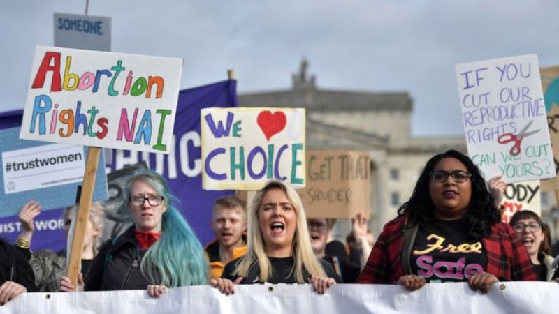 Şimali İrlandiyada aborta və homoseksual nikaha icazə verildi