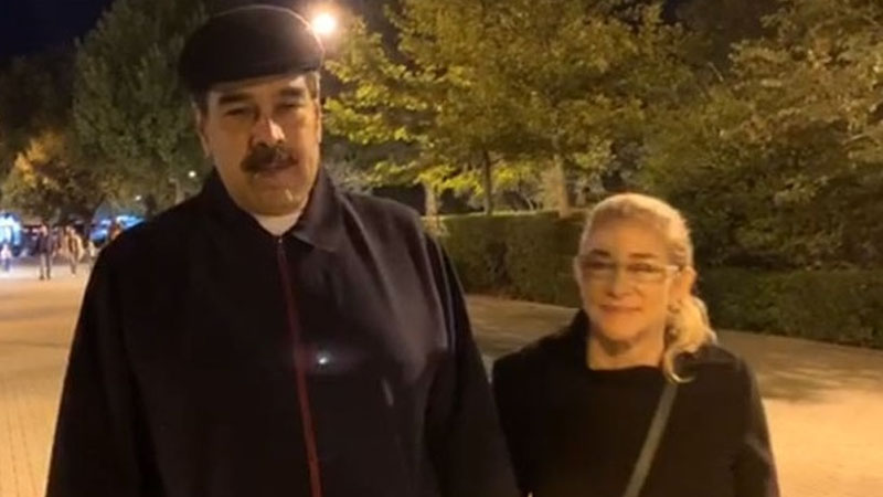 Nikolas Maduro xanımı ilə Bakı bulvarında (VİDEO)