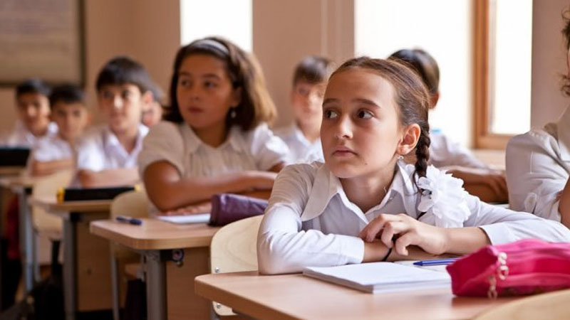 Bir sinifdə 45 uşaq: Yeni məktəb tikintisi problemi aradan qaldıracaqmı? (VİDEO)