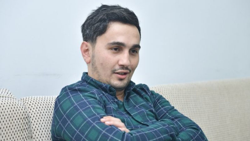 Məşhur jurnalistin oğlu: “Atam Aqşini götürüb hovuza atdı” (MÜSAHİBƏ)