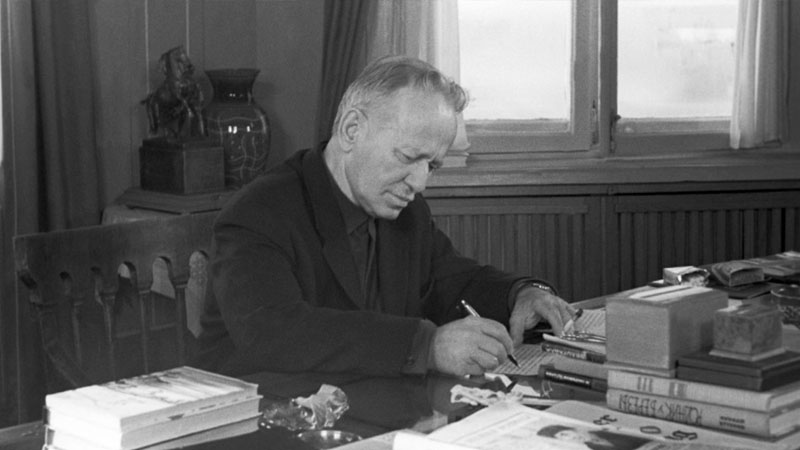 NKVD başçısının arvadıyla gəzən, təhsilsiz akademik olan yazıçı – Stalinin sevimlisi