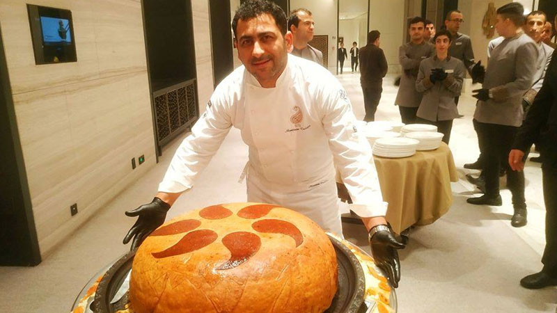 Azərbaycanlı kulinarist 100 kiloluq “Şah” plov bişirdi (VİDEO)