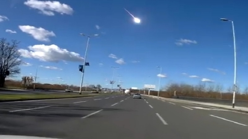 Xorvatiya səmasında meteorit partladı, kameraya düşdü (VİDEO)