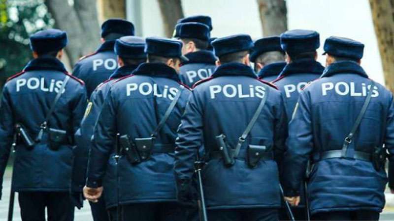 Bakı polisi bütün küçələrdə əhaliyə xəbərdarlıqlar edir (VİDEO)