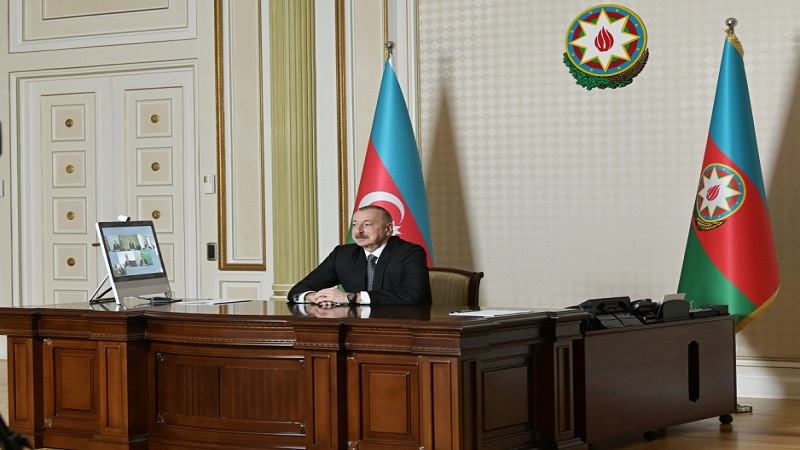 İlham Əliyev şirkət direktoru ilə videokonfransda (FOTO)