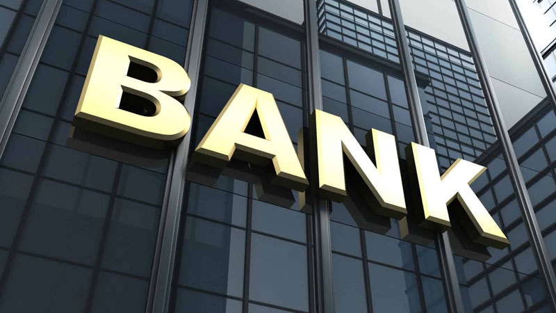 Bağlanan bankların əmanətçiləri fəryad edir: 