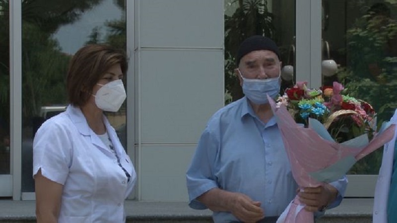 Azərbaycanda 90 yaşlı kişi koronavirusdan sağaldı (VİDEO)