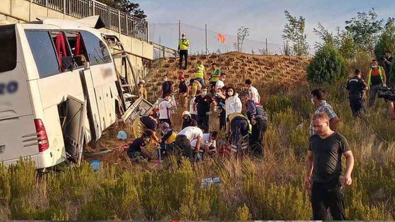 Türkiyədə sərnişin avtobusu qəzaya uğradı: 5 nəfər öldü, 26 nəfər yaralandı