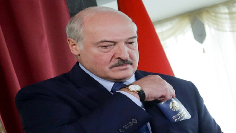 Lukaşenko ölkəni qarışdırmaq istəyən “xaricilərin” adını açıqladı