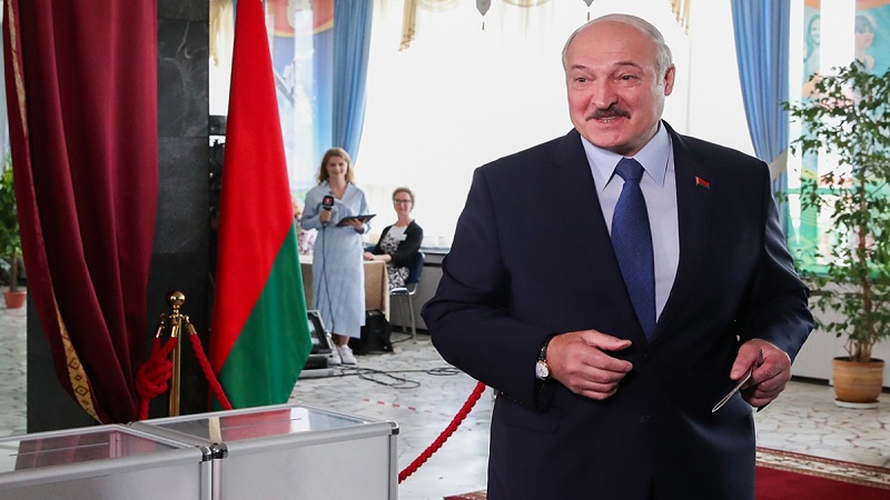 Lukaşenko növbəti prezident seçkisinin nə vaxt keçiriləcəyini dedi