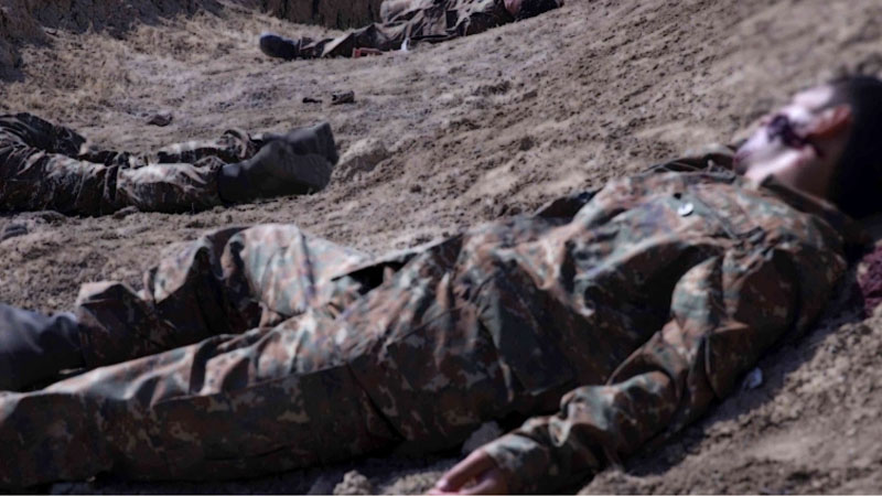 Narazı Ermənistan əhalisi ayaqda: “Uşaqlar sərhəddə ölür, siz isə meymunluq edirsiniz” (FOTO)