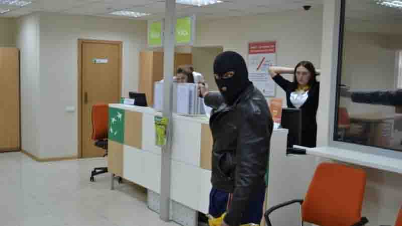 Gürcüstanda bankda girov götürülənlər xilas edildi: Cinayətkar saxlanıldı