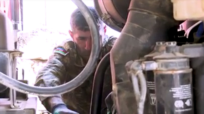 Ordumuzun qarşısında dayana bilməyən düşmən texnikalarını qoyub qaçır (VİDEO)