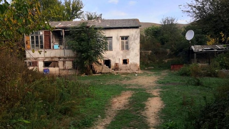 27 il sonra Mincivandakı evindən fotolar paylaşdı (FOTO)