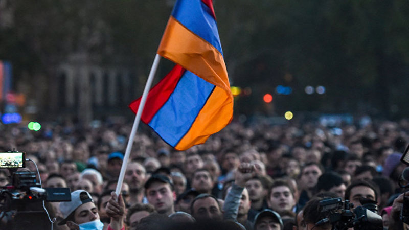 Ermənistanda siyasi böhran pik həddə çatır (ŞƏRH)