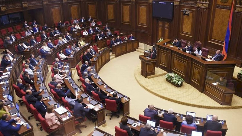 Ermənistanda təcili iclas: Parlament buraxılır?