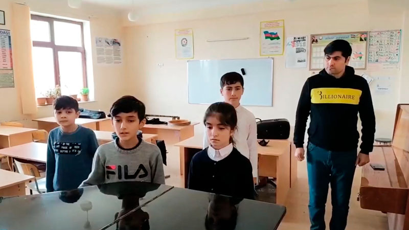 Uşaqlar “Xudayar təsnifi”ni möhtəşəm ifa etdilər (VİDEO)