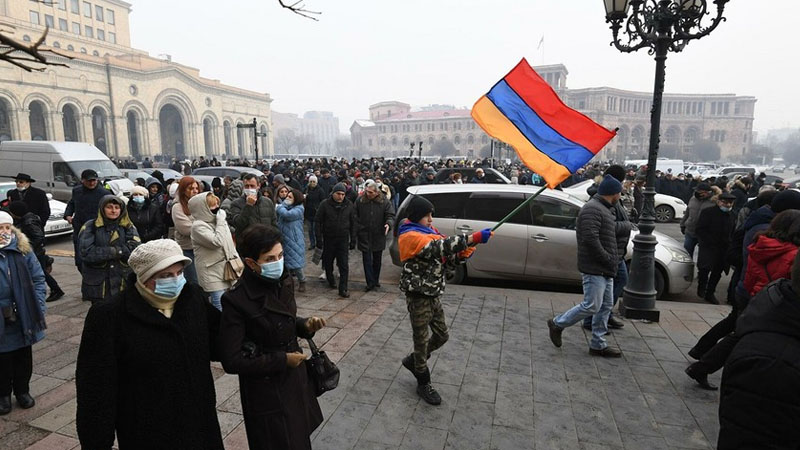 Ermənistanda itaətsizlik aksiyası davam edir: Küçələri bağlandı