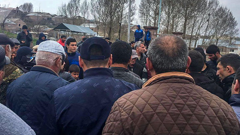 Ermənistanda əsir yaxınları yolları bağladı: MN mühasirədə