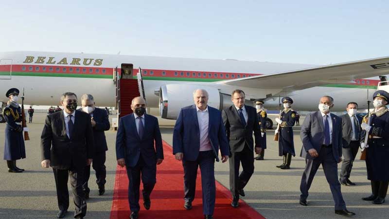 Belarus Prezidenti Aleksandr Lukaşenko Azərbaycana işgüzar səfərə gəldi (FOTO)