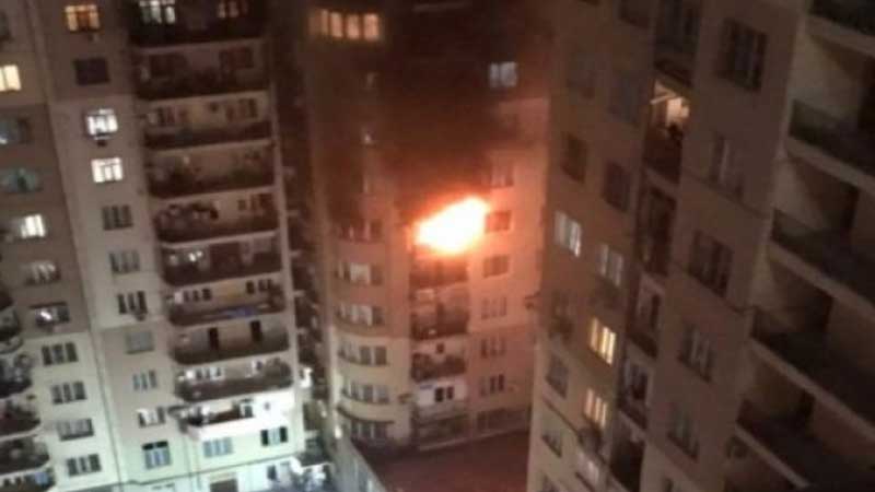 Bakıda yaşayış binasındakı yanğın söndürüldü (VİDEO/YENİLƏNİB)