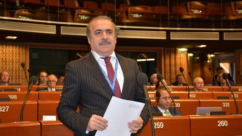 Deputat Rəfael Hüseynov Elnur Baxışın ittihamlarına cavab verdi (YENİLƏNİB)