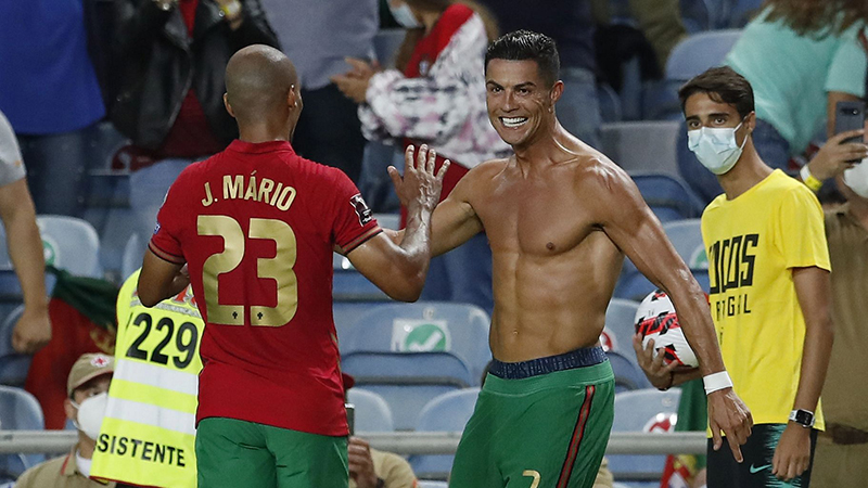 Ronaldo formada qalmağın sirlərini açdı: 