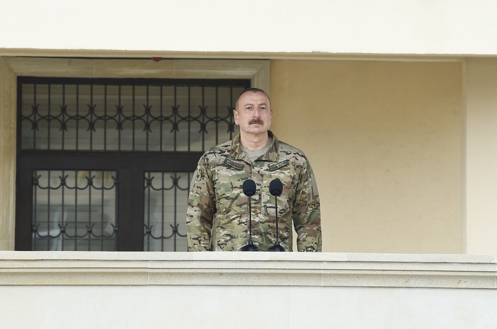 Prezident XTQ-nin hərbi hissəsində (YENİLƏNİB/FOTO)