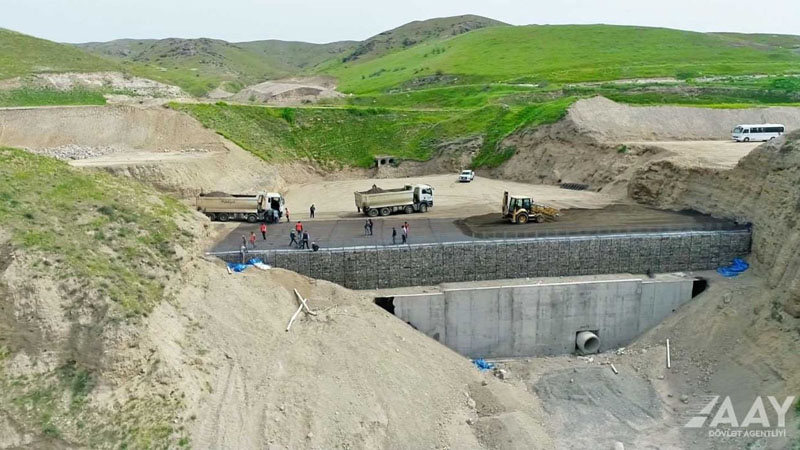 Xudafərin-Qubadlı-Laçın avtomobil yolunun tikintisi davam etdirilir (FOTO)