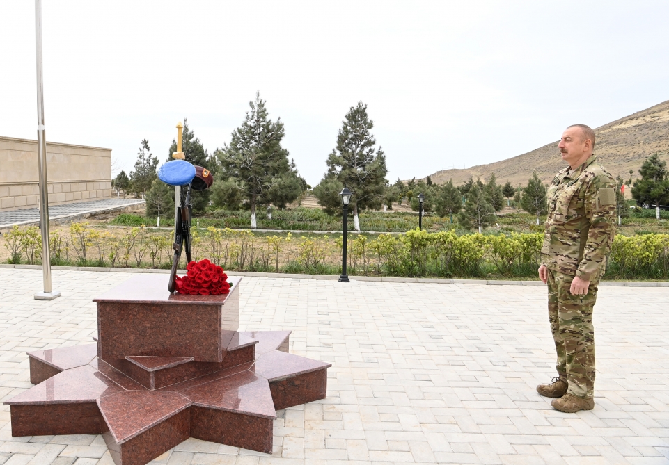Prezident XTQ-nin hərbi hissəsində (YENİLƏNİB/FOTO)