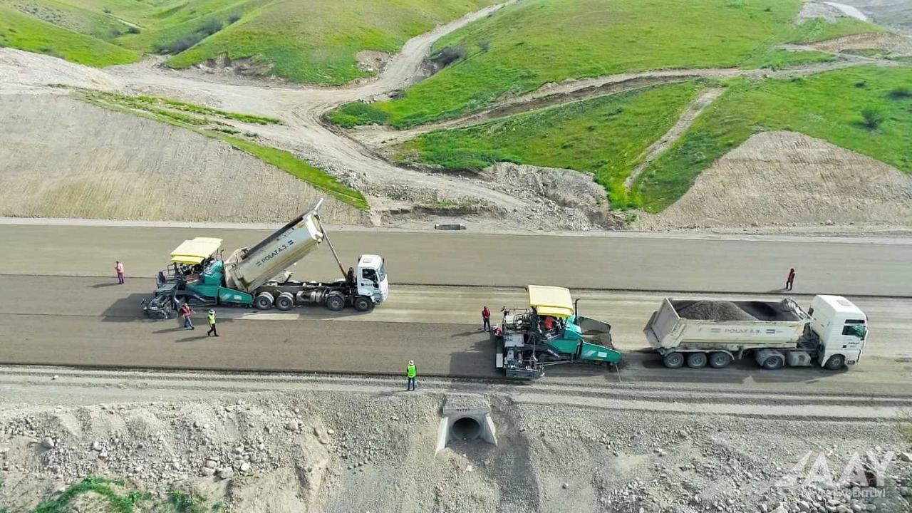 Xudafərin-Qubadlı-Laçın avtomobil yolunun tikintisi davam etdirilir (FOTO)