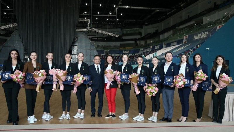 Mədət Quliyev gimnastları təltif etdi (FOTOLAR)