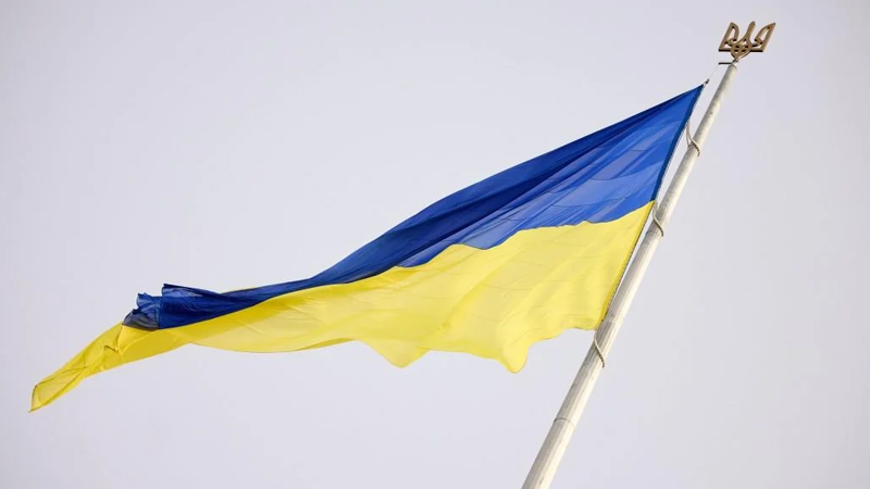 Daha bir şəhərdə Ukrayna bayrağı qaldırıldı (VİDEO)