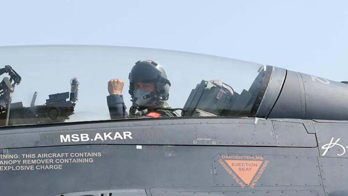 Hulusi Akar Egey dənizinin şimalında “F-16” ilə uçuş etdi (FOTOLAR)