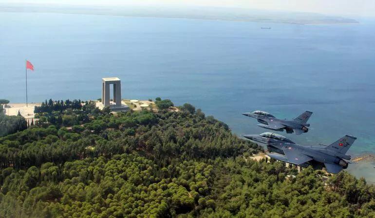 Hulusi Akar Egey dənizinin şimalında “F-16” ilə uçuş etdi (FOTOLAR)