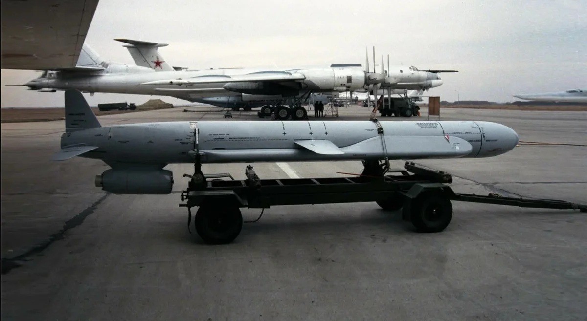 Rusiya Kiyevə nüvə başlığının imitatorunu daşıyan raket atıbmış (FOTOLAR)