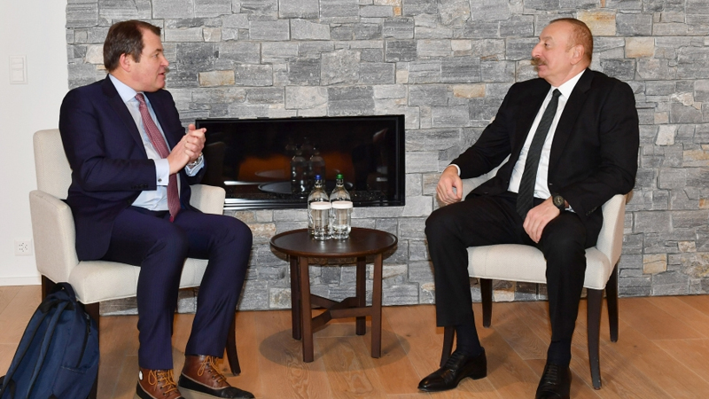 İlham Əliyev Davosda AYİB-in birinci vitse-prezidenti ilə görüşdü