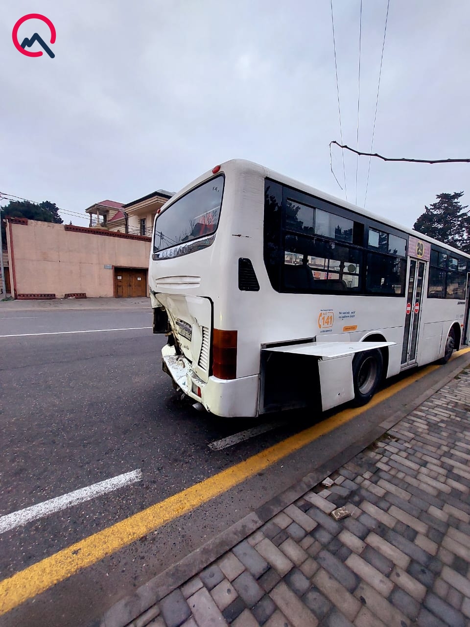 Bakıda avtobusla “KamAZ” toqquşdu - Xəsarət alanlar var (FOTO)