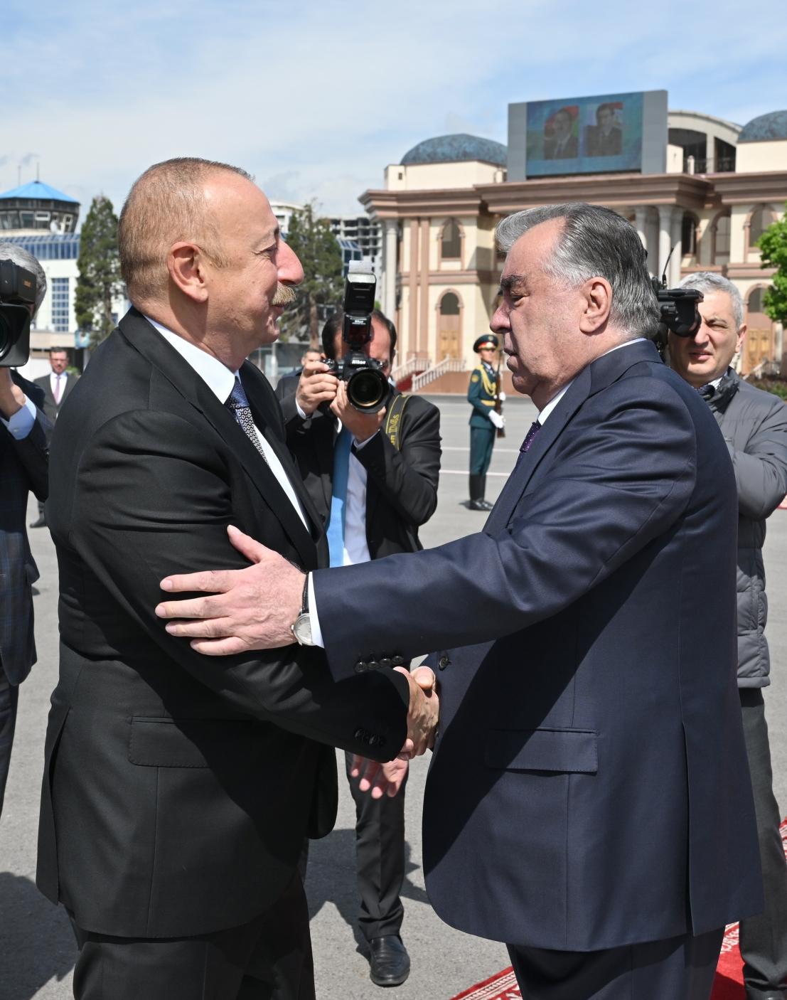 Prezidentin Tacikistan səfəri başa çatdı (FOTO)