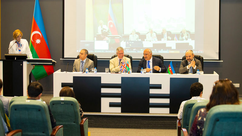 Yelo Bank-ın dəstəyi ilə UNEC-də forum keçirilib