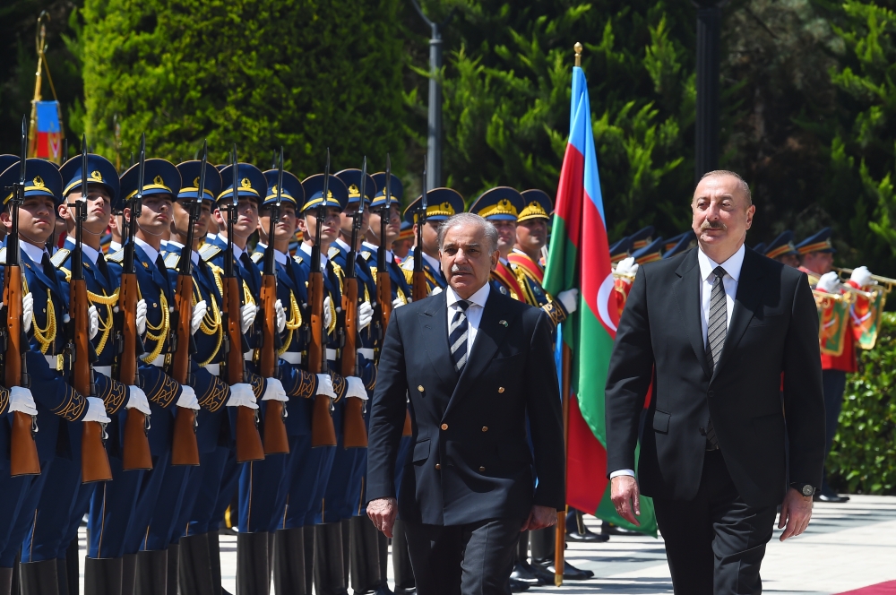 İlham Əliyev və Şahbaz Şərif mətbuata bəyanatlarla çıxış edib (YENİLƏNİB/FOTO)