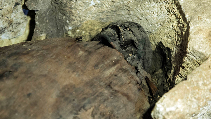 Peruda ilk dəfə 3000 illik keşiş məzarı tapıldı (FOTO)