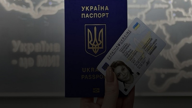 Krımlı gənclər kütləvi şəkildə Ukrayna pasportu alır: vətənpərvərlik, yoxsa qələbə etirafı?
