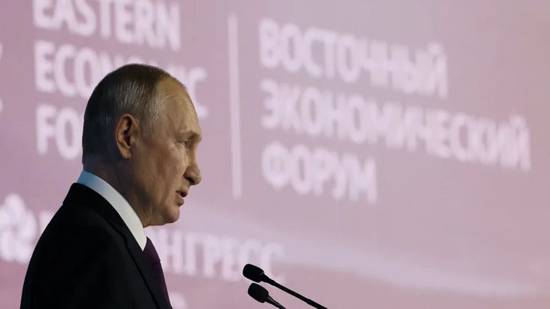 Putin Maskı təriflədi, Trampın müdafiəsinə qalxdı