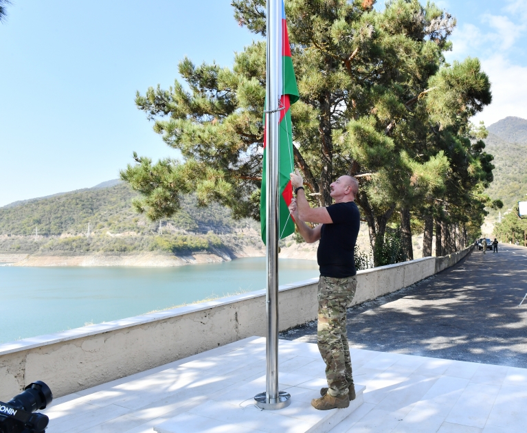 Sərsəng və Ağdərədə Azərbaycan Bayrağı ucaldı (FOTO/YENİLƏNİB)