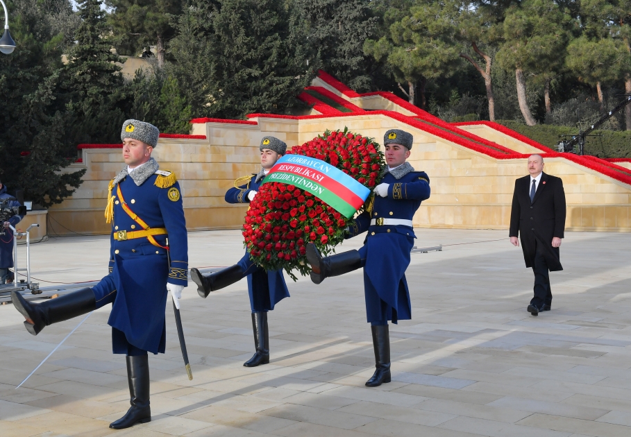 Prezident və birinci xanım Şəhidlər xiyabanını ziyarət etdi (FOTO/YENİLƏNİB)