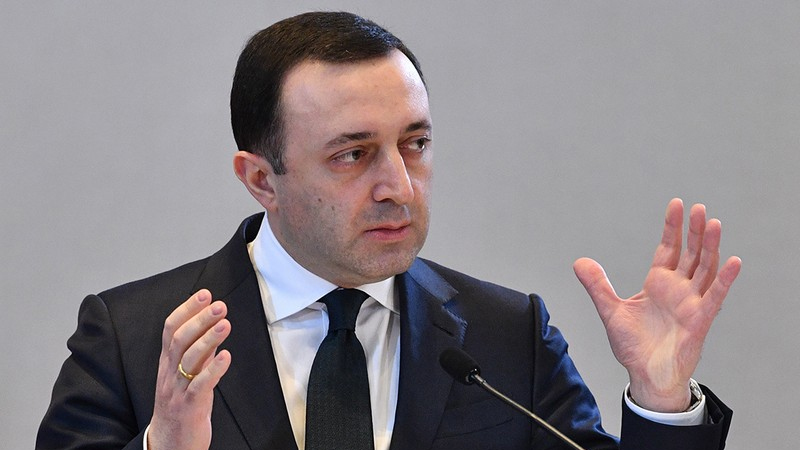 Qaribaşivili hakim partiyasının sədri, Kobaxidze baş nazir postuna namizəd oldu
